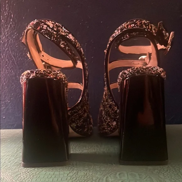 Multicolored tweed pumps with black patent captoe and tall block heel - Picture 8 of 9